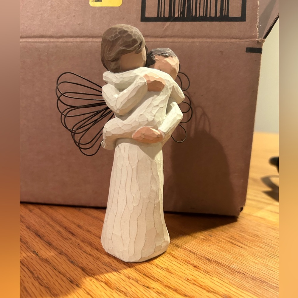 WILLOW TREE - Angel’s Embrace